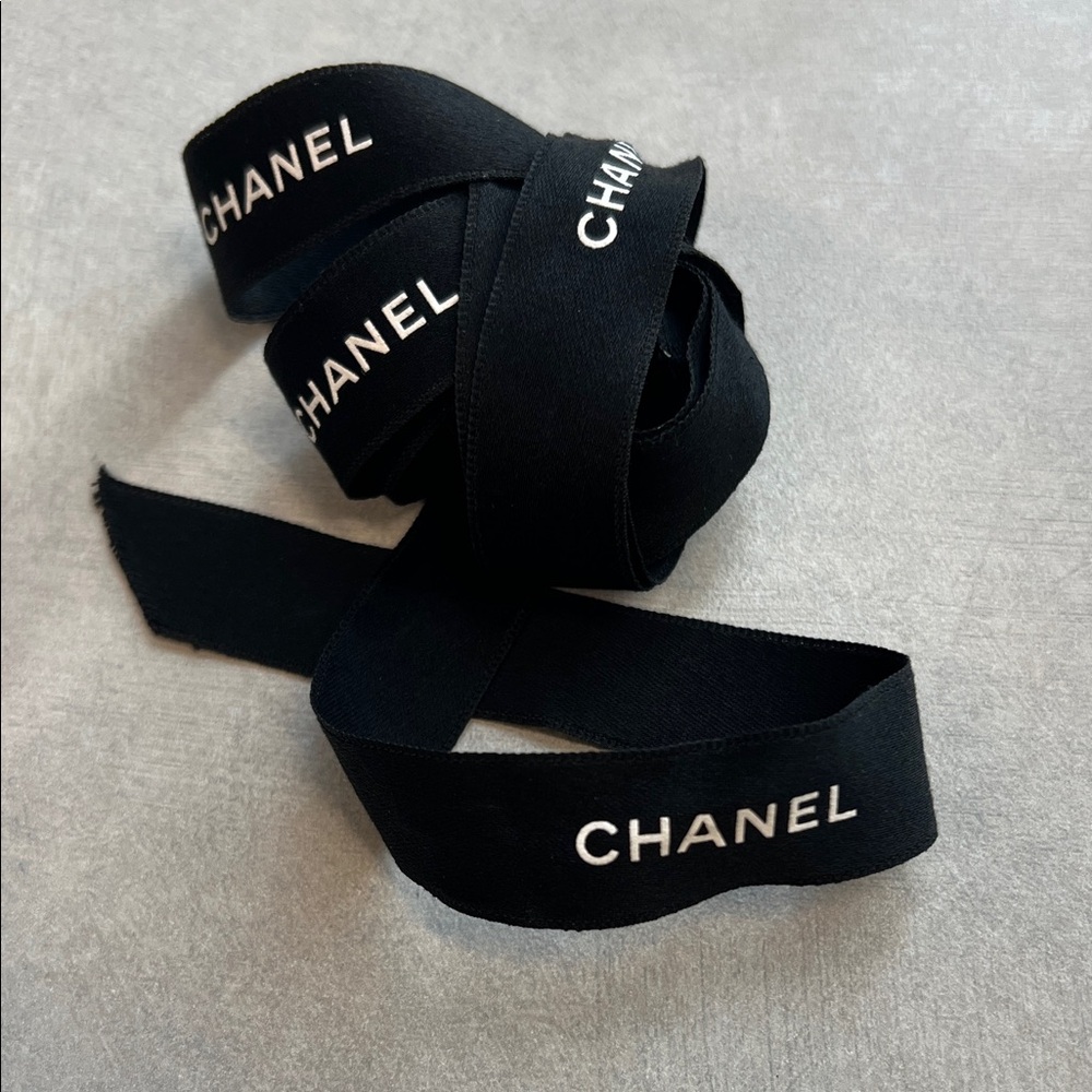 CHANEL Elegant Black Hair Ribbon